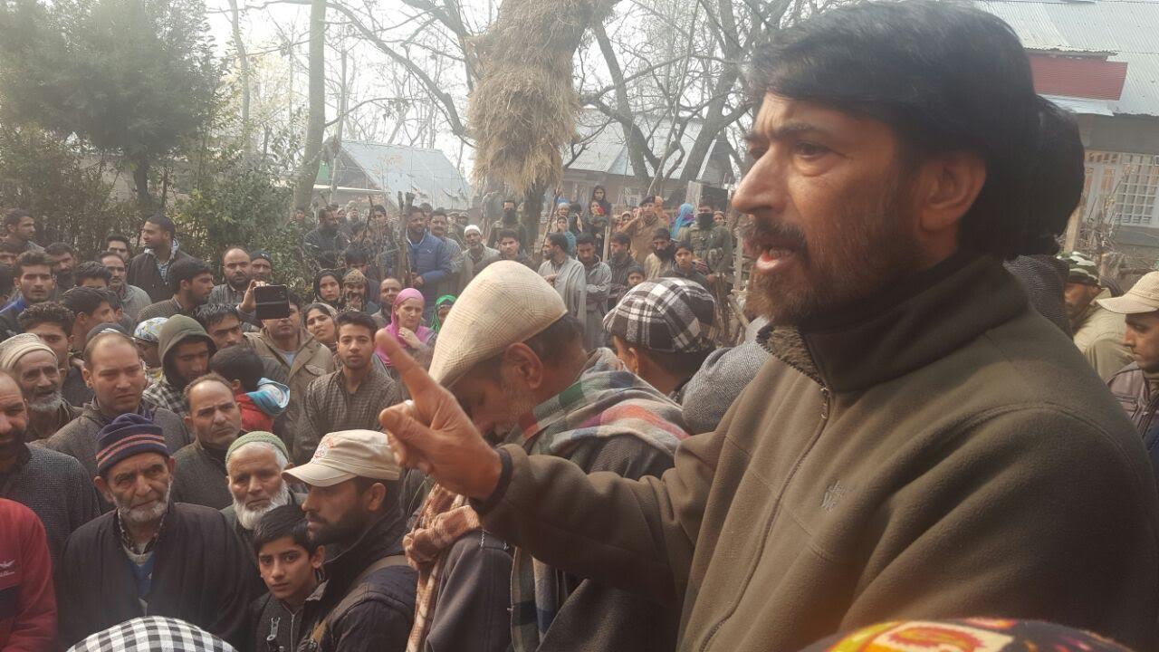 Mir led Congress delegation visits slain Malik’s residence