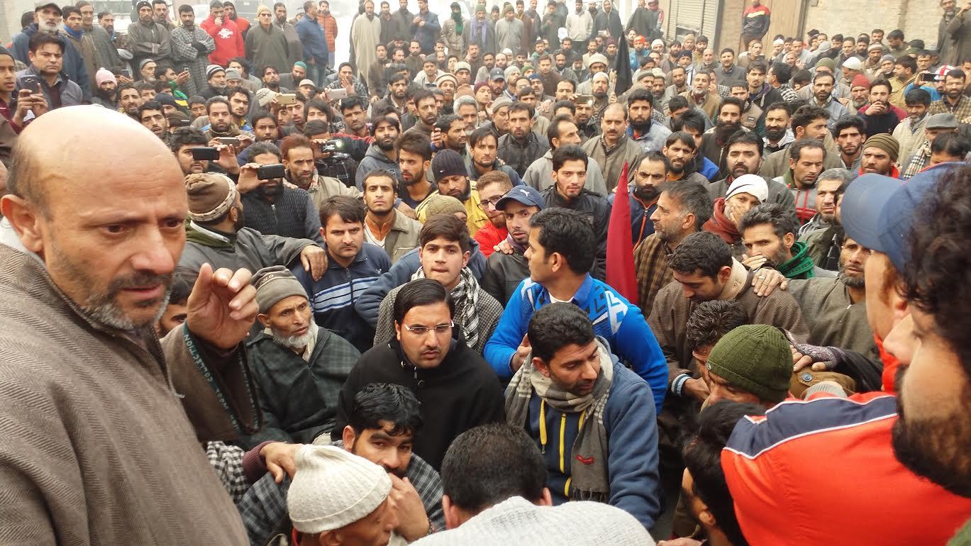 Police detain Er Rashid during protest