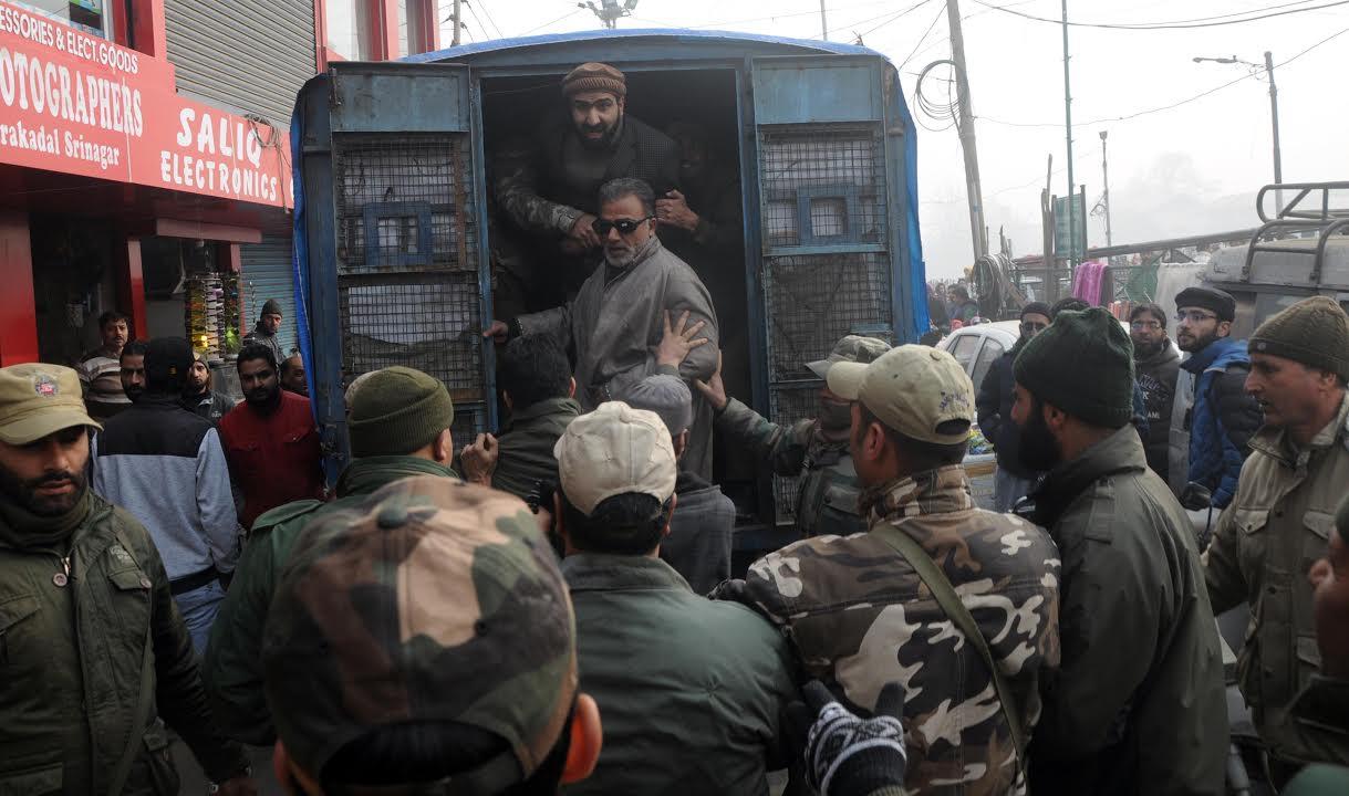 Police foil separatist groups march