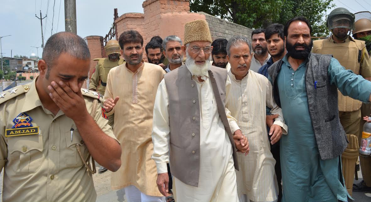 Geelani pays tributes to Majid Zargar, Rahil Amin