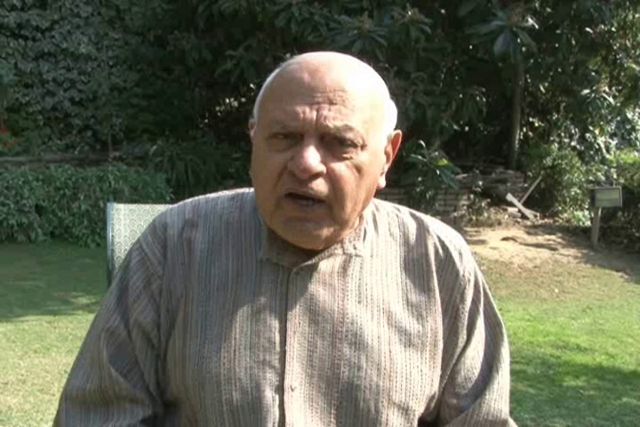 Dr. Farooq visits Dargah Hazratbal on Eid-ul-Milad