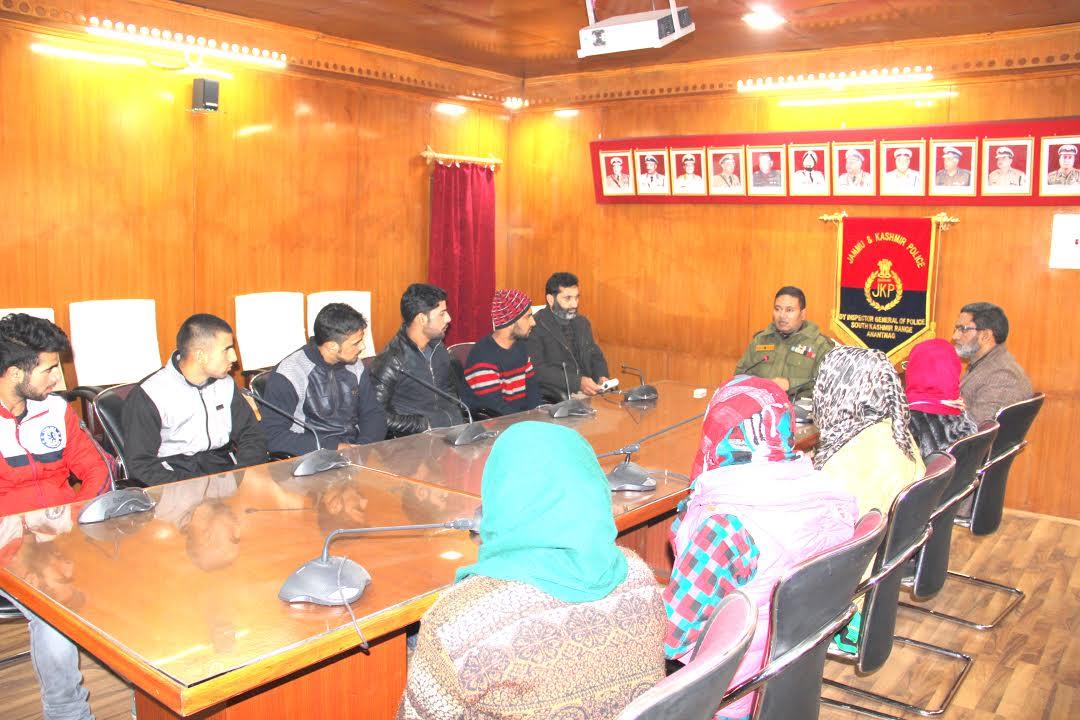 DIG South Kashmir meets winners of talent hunt programmes
