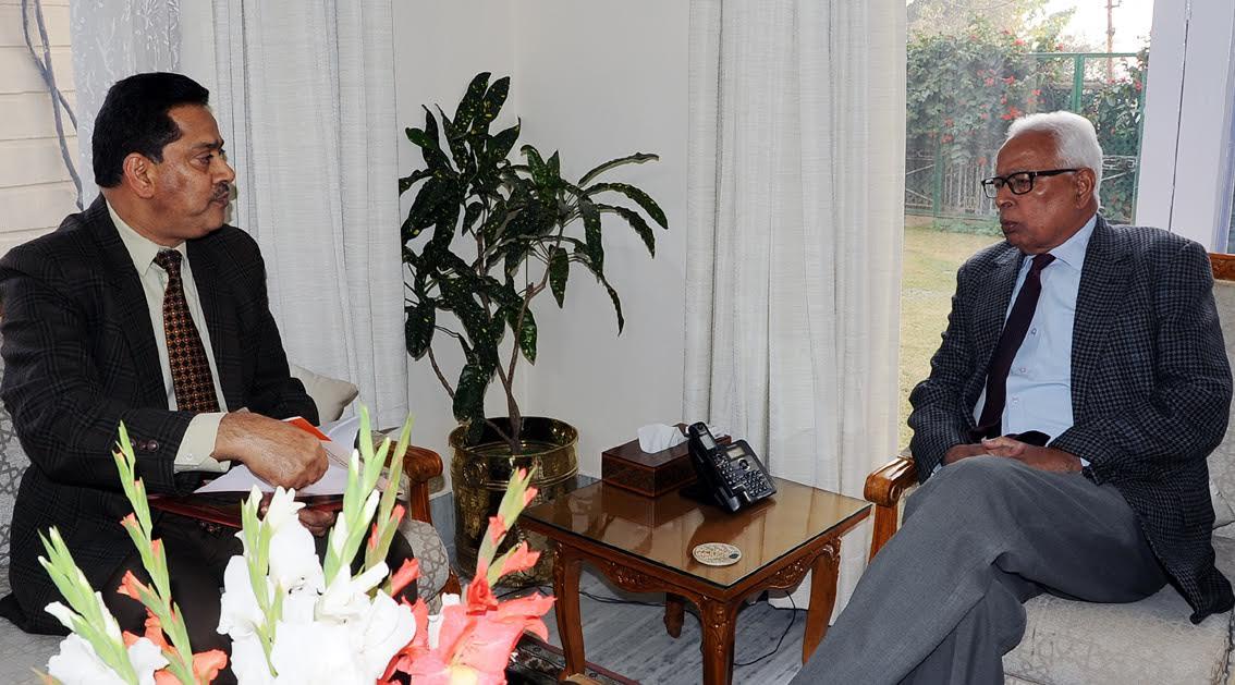 VC SKUAST-K briefs Governor