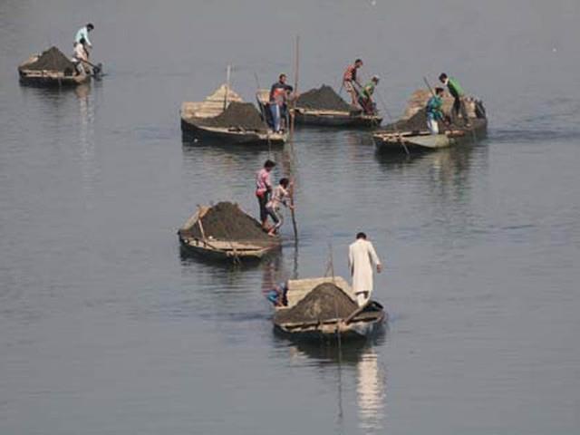 Under administration nose sand extraction goes unabated in Anantnag