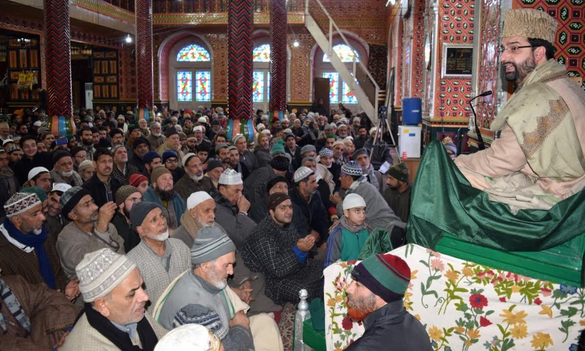 Mirwaiz delivers sermon at shrine of Syed Abdul Qadir Jeelani (RA)