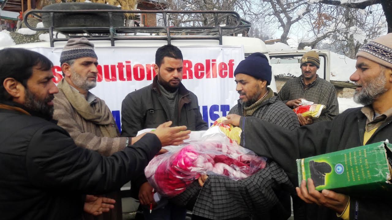 Milli trust distributes relief among fire victims of Handwara
