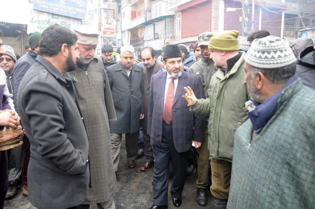 Altaf Bukhari meets Court Road fire victims