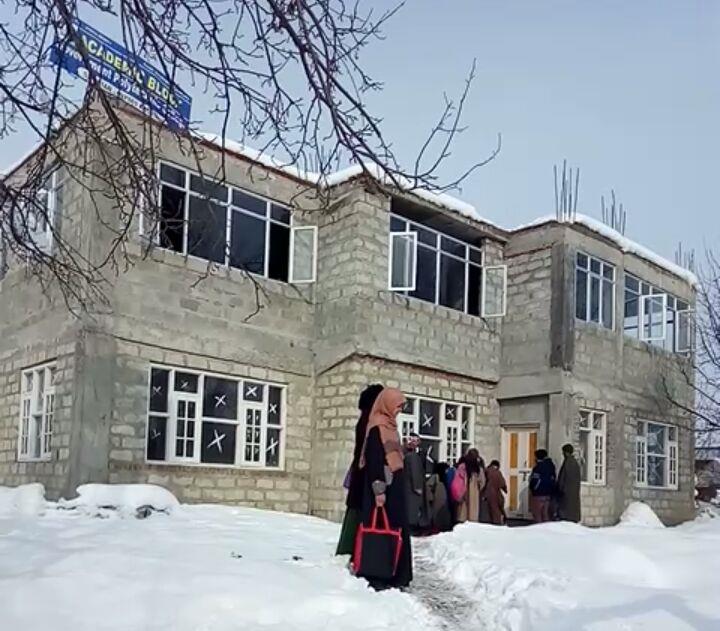 Shopian polytechnic students protest against college authorities