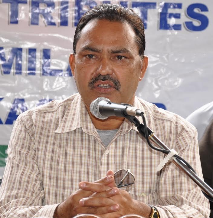 Mirwaiz expresses grief over demise of Desh Raj Sharma