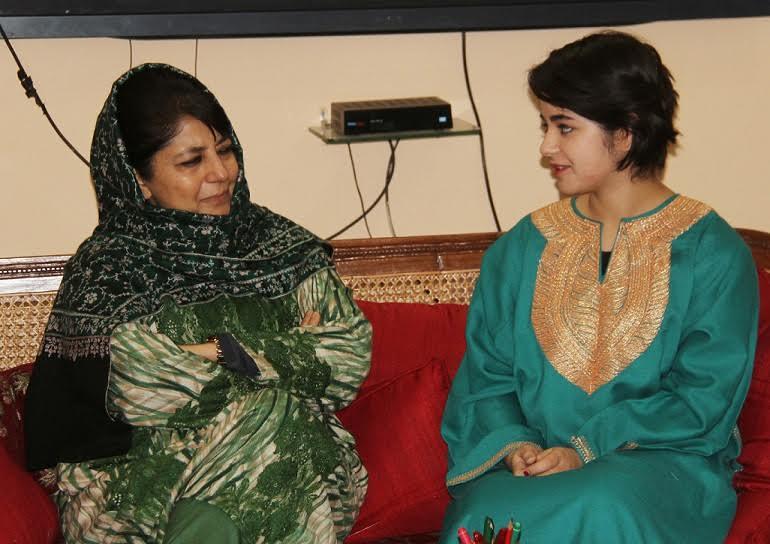 ‘Dangal’ girl Zaira Khan calls on CM
