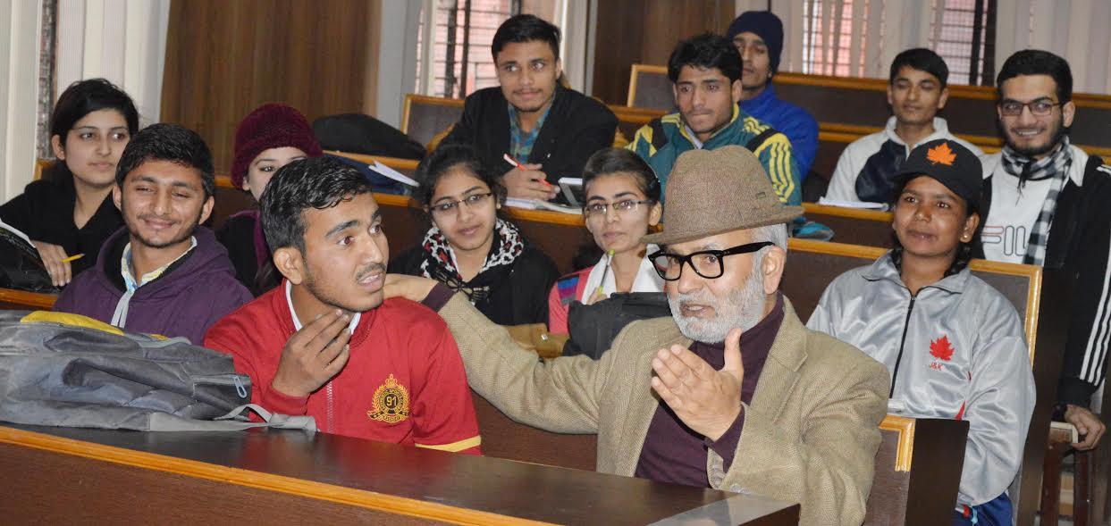 Naeem Akhtar visits GGM Science College
