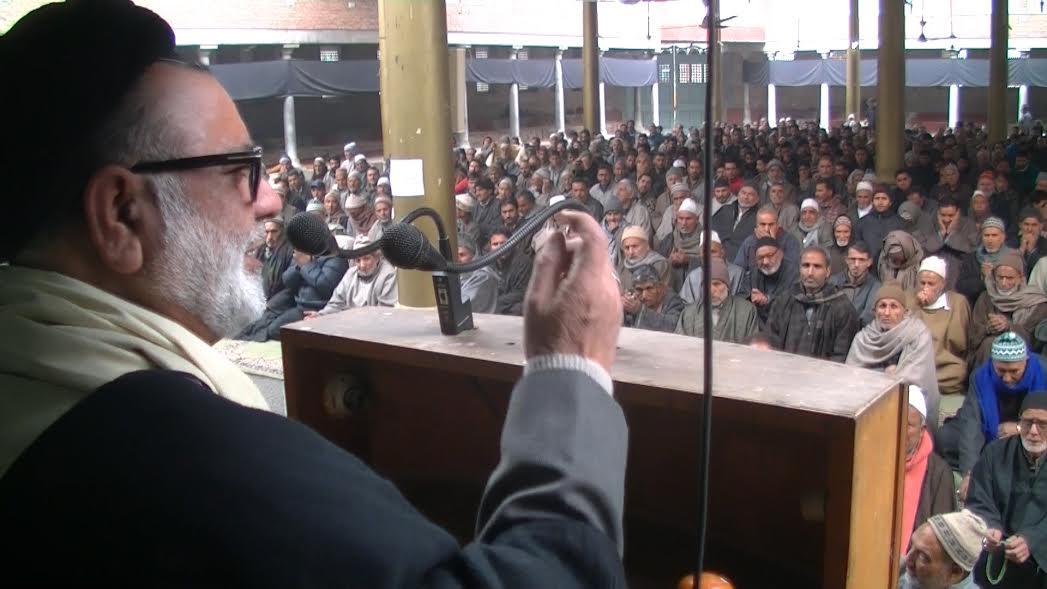 Aga Hassan pays tributes to Gawkadal martyrs