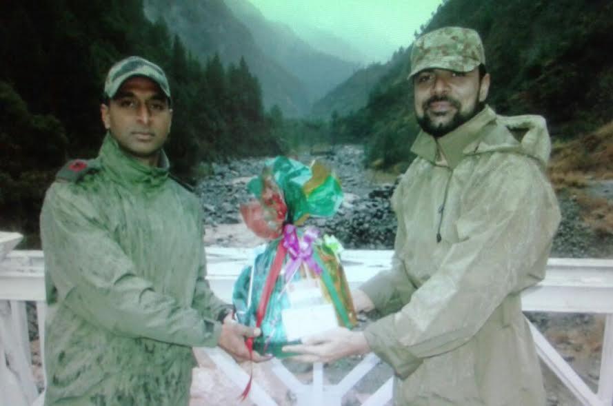 Indian-Pak troops exchanged sweets at Kaman, Tithwal