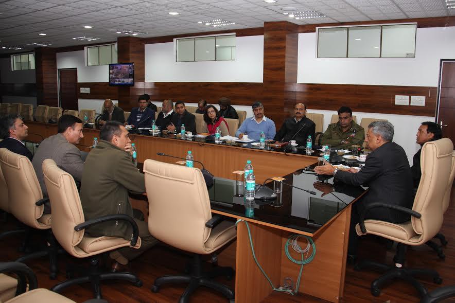 DGP Vaid reviews situation in snow bound areas