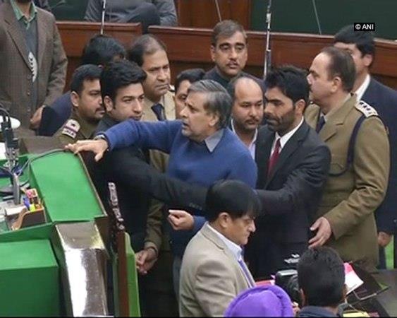 Mian Altaf walks out in protest