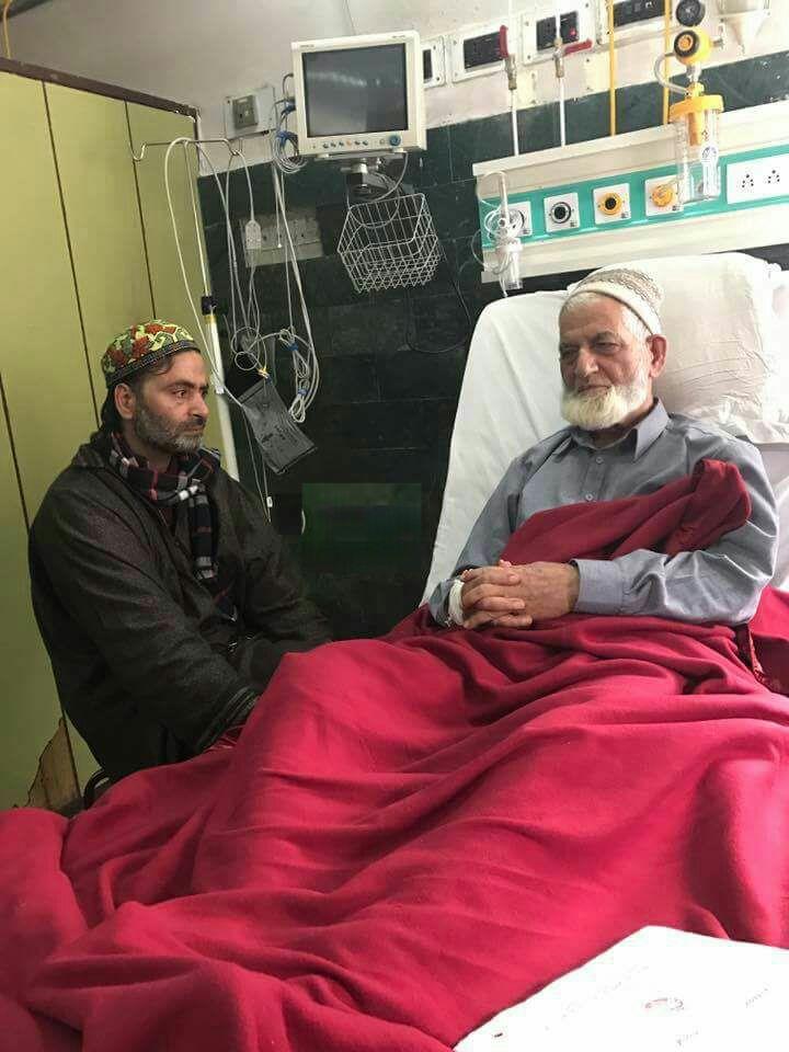 Malik visits Soura, meets ailing Geelani