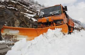 Baramulla residents clear snow on roads on their own