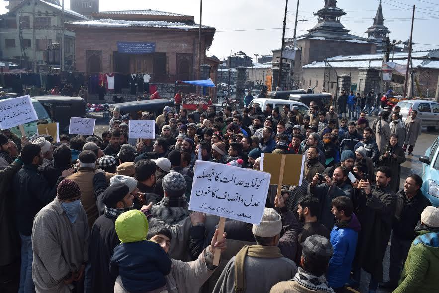 Demo against Kolkata court’s capital punishment to Kashmir youth