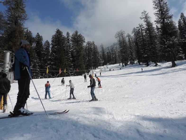 Tourism Deptt starts certificate courses in skiing at Pahalgam