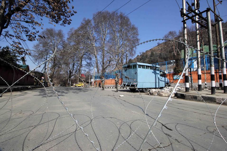 Authorities seal Lal chowk to prevent protest march