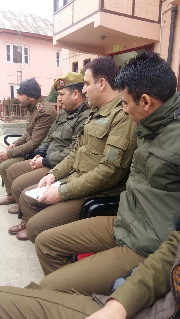 Anantnag police nabbed two burglars, two drug peddlers