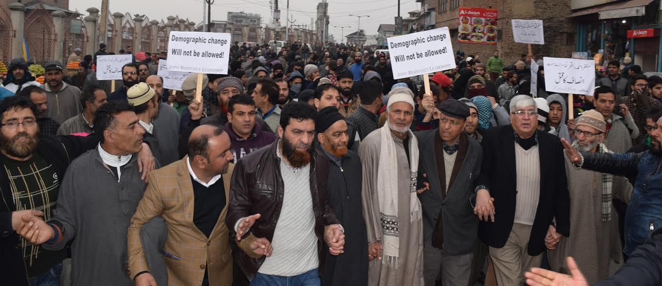 Hurriyat (M) denounces admn for placing Mirwaiz under house arrest