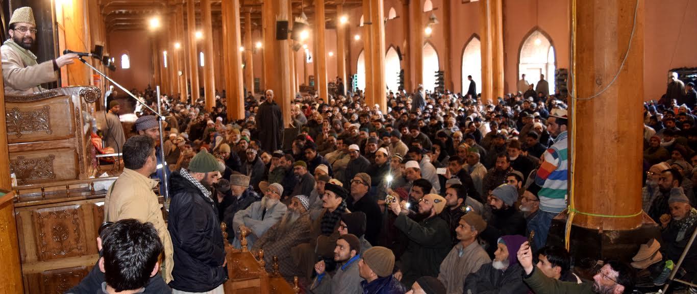 Kashmiris have no faith in enquiry commissions: Mirwaiz