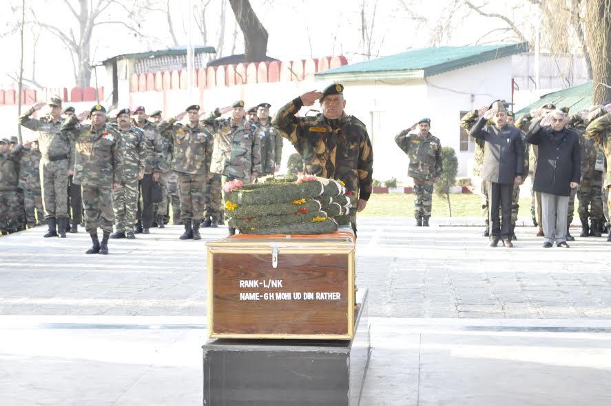 Army chief pays tribute to slain soldiers