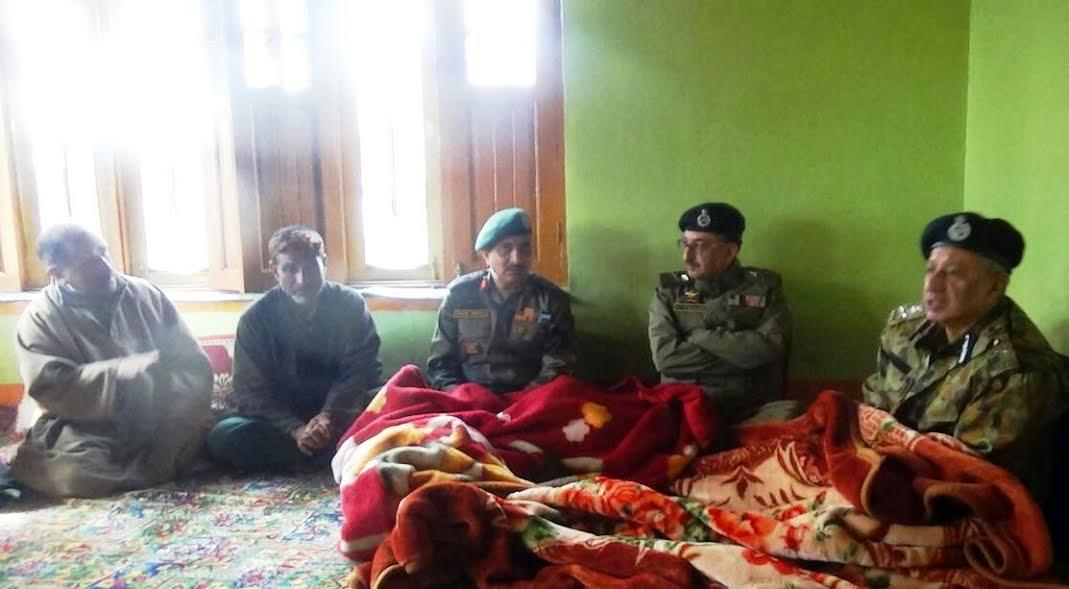 DGP visits army martyrs’ homes at Panzpora, Bari Brahmana