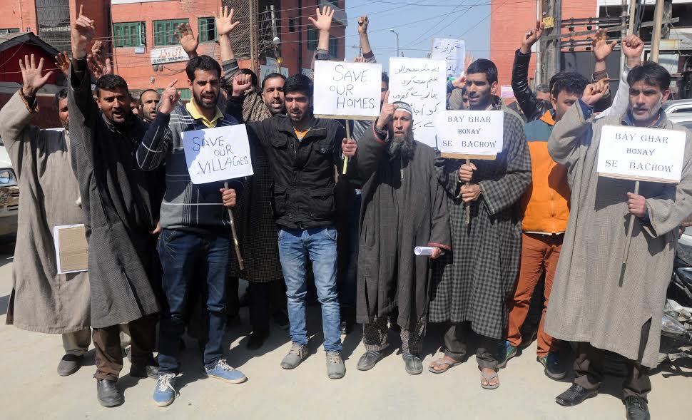Ganderbal residents protest against Govt