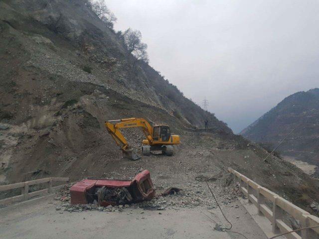 Srinagar-Jammu highway closed due to landslides
