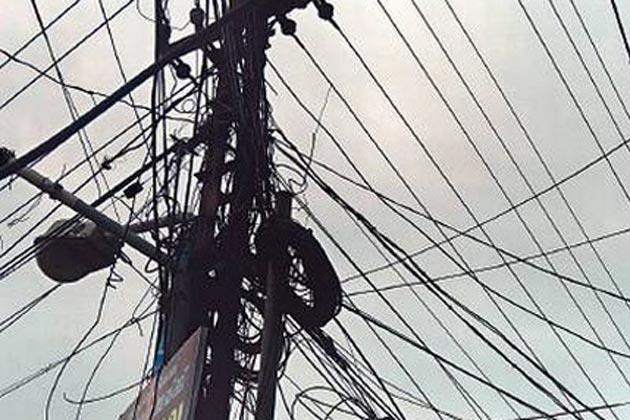 Labor electrocuted to death, another injured