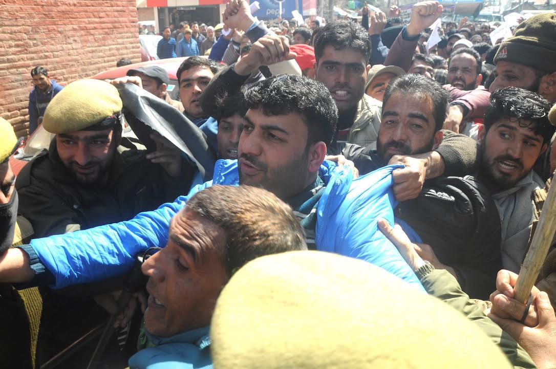 Police foil casual labours protest, detain scores of members