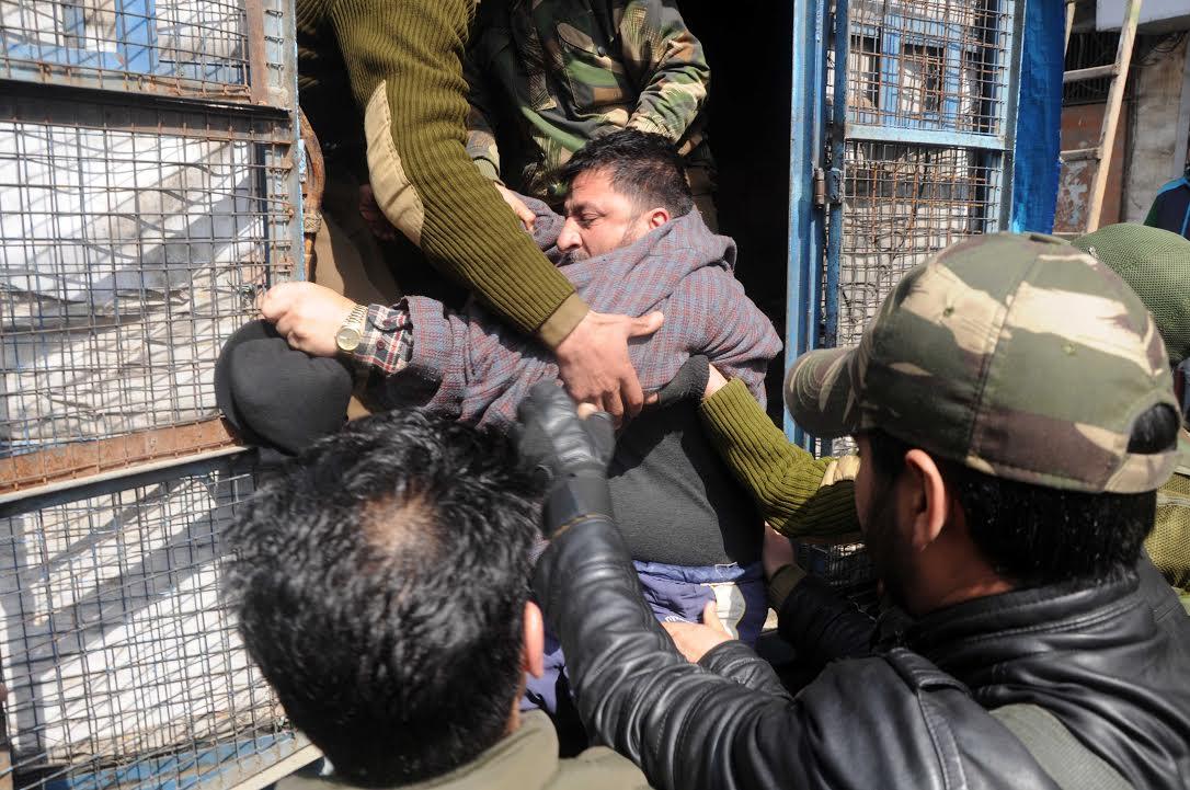 Authorities foil sit-in of resistance leaders