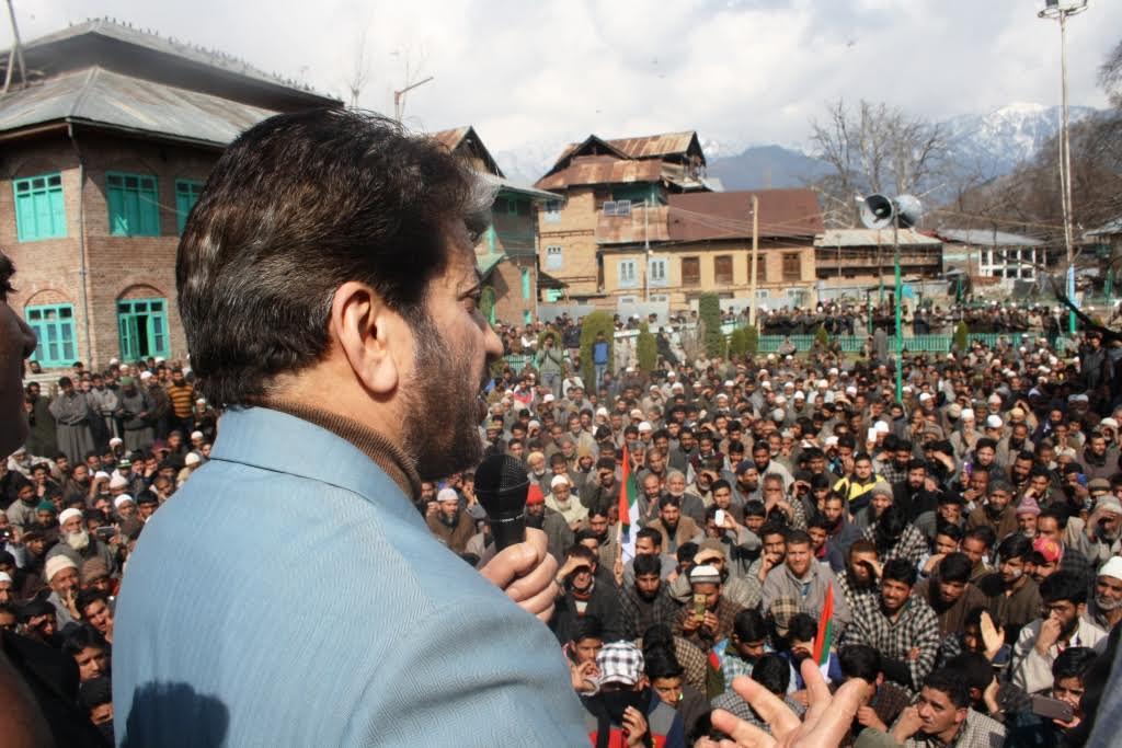 Shabir Shah addresses people in Tral