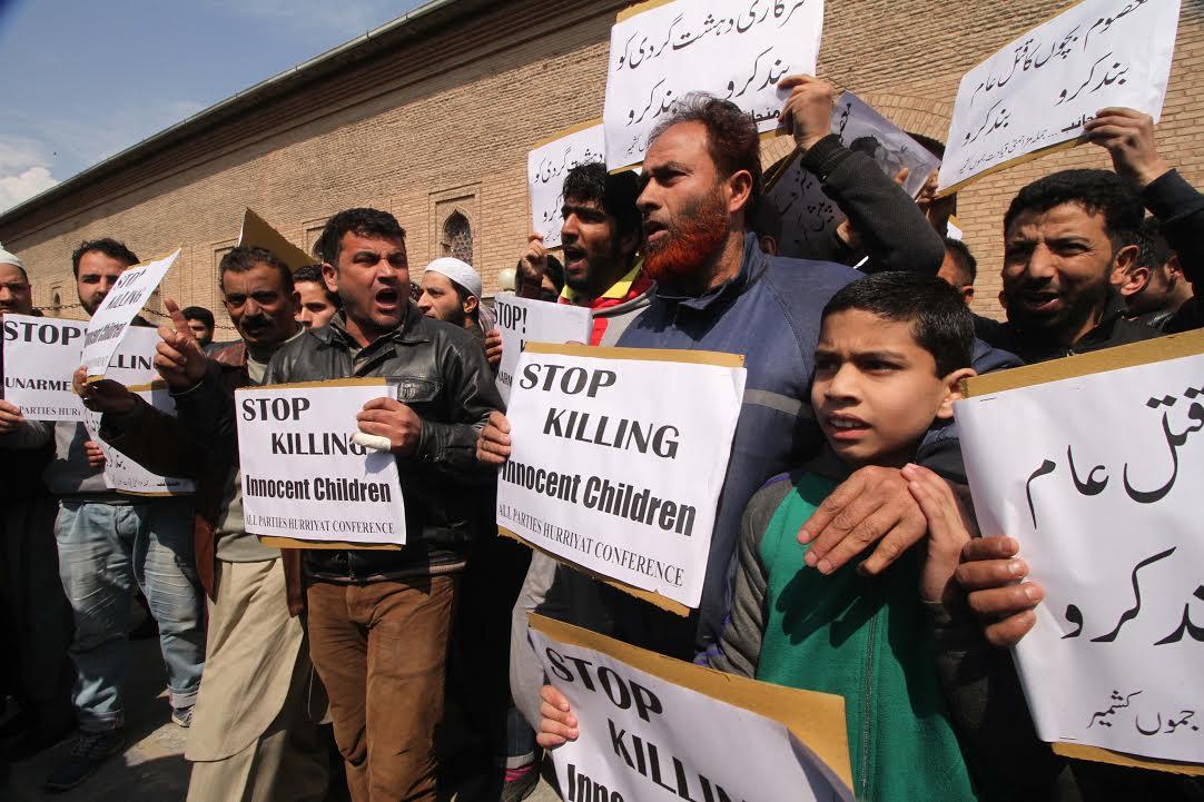 Mirwaiz again barred from offering Friday prayers