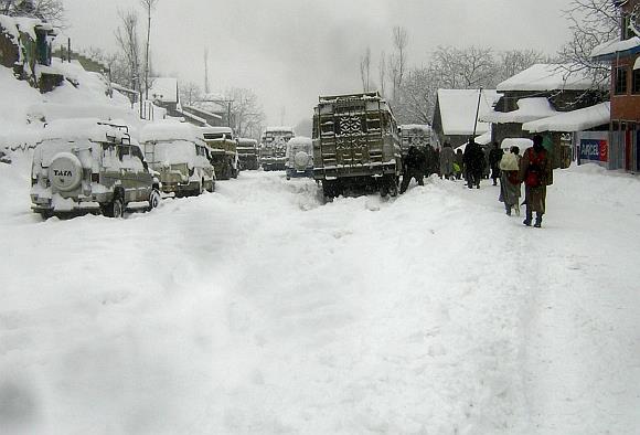 From Jan 01, Tehsil Wadwan remain cut off due to snowfall