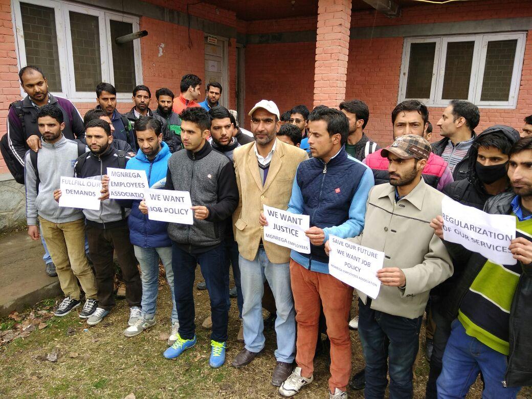 MGNREGA employees protest against Govt