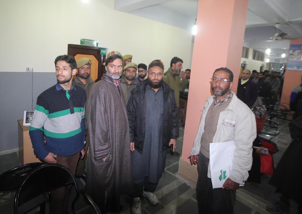 JKLF chief brought to hospital for medical checkups, sent back to central jail