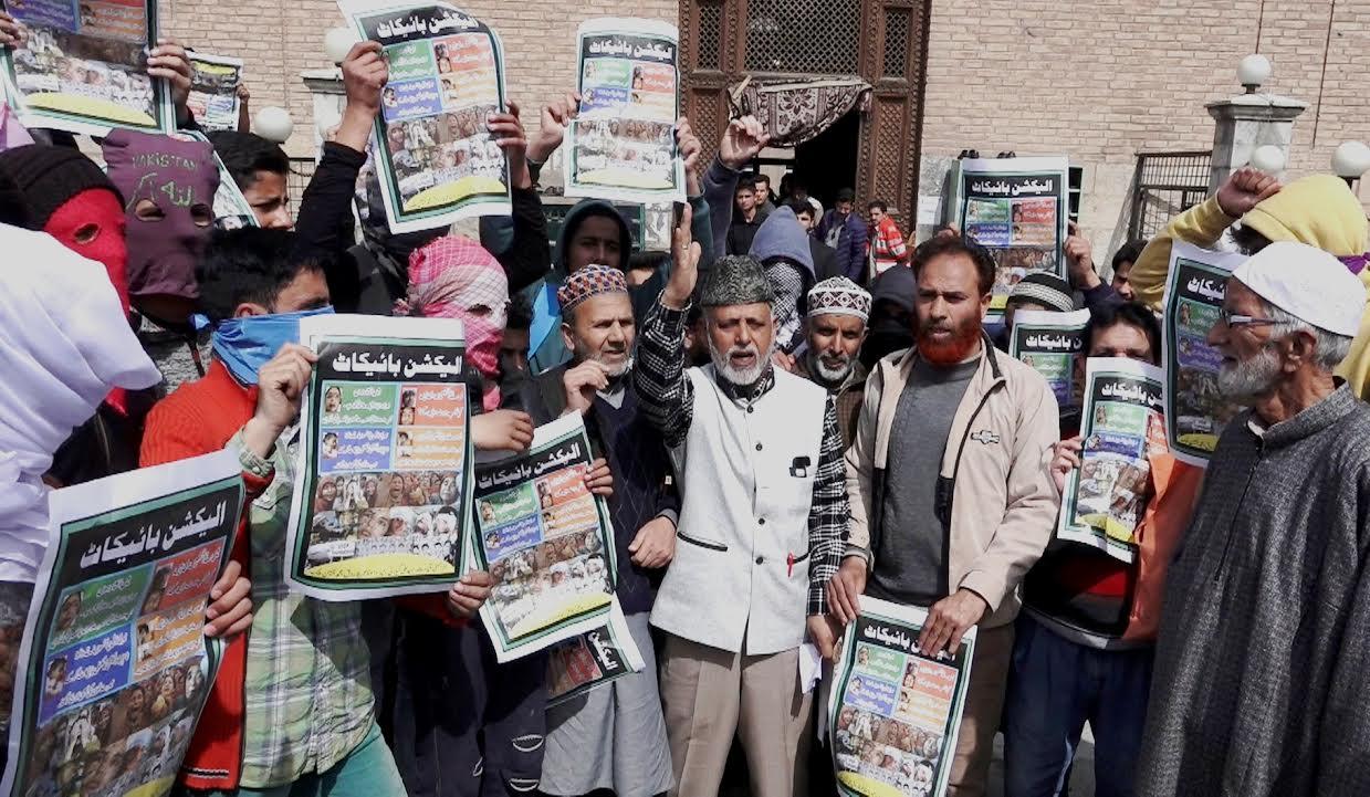 Mirwaiz again barred from offering Friday prayers: Hurriyat (M)