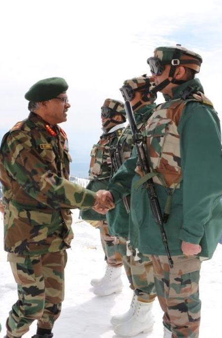 Northern army commander reviews security in Kashmir