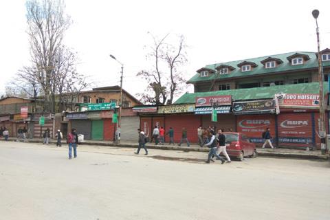 Clashes erupt in Lal Chowk as police detain ‘mentally-challenged’ person