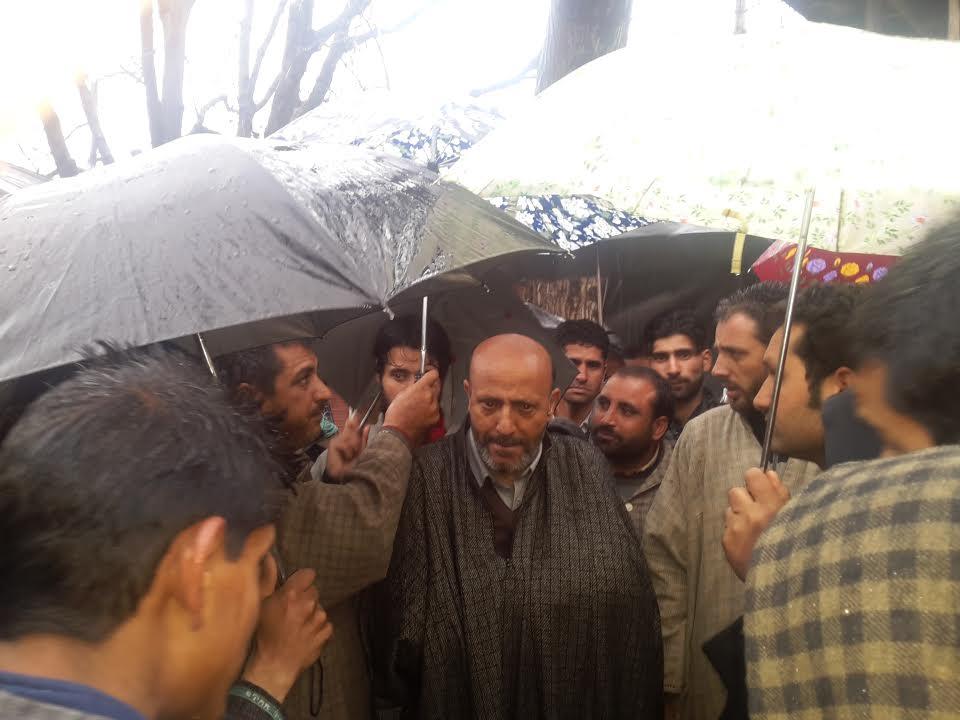 Er. Rasheed visits Awoora, seeks impartial probe of the incident