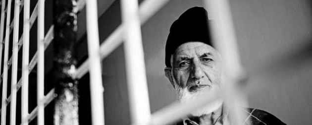 Delhi instead of containing “cow vigilantes”, is backing: Geelani