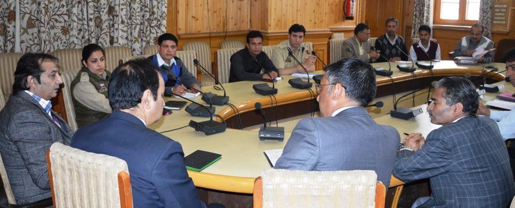 Div Com reviews plan for rationalization of street vendors in Srinagar