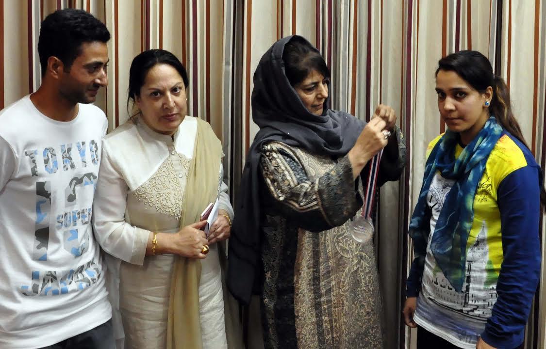 Int Taekwondo silver medallist Mansha Bashir calls on CM
