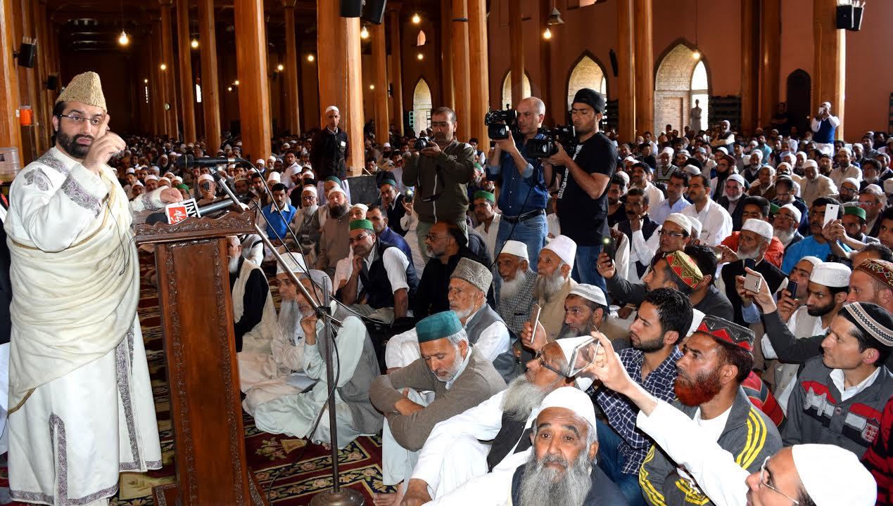 After seven Fridays, Mirwaiz delivers sermon at Jamia Masjid