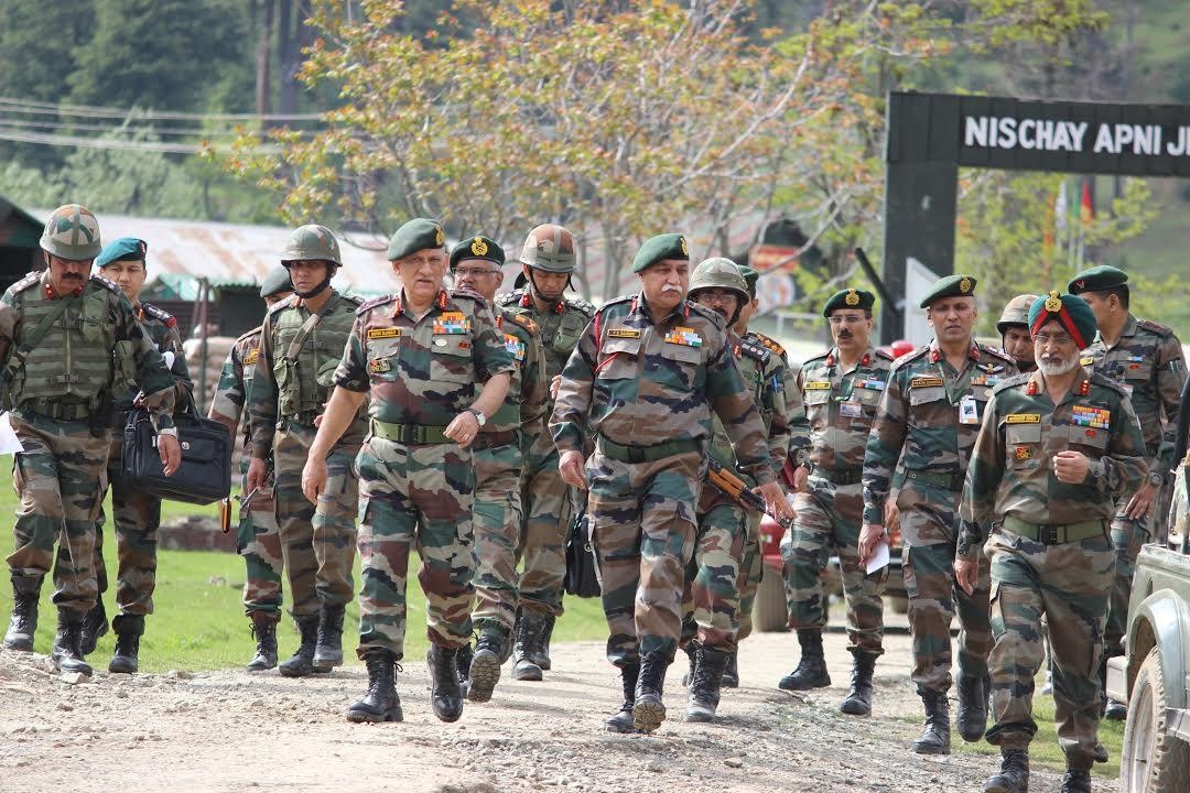Army chief visits forward areas in Kashmir