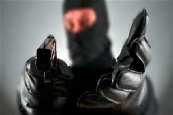 Two banks looted in Pulwama