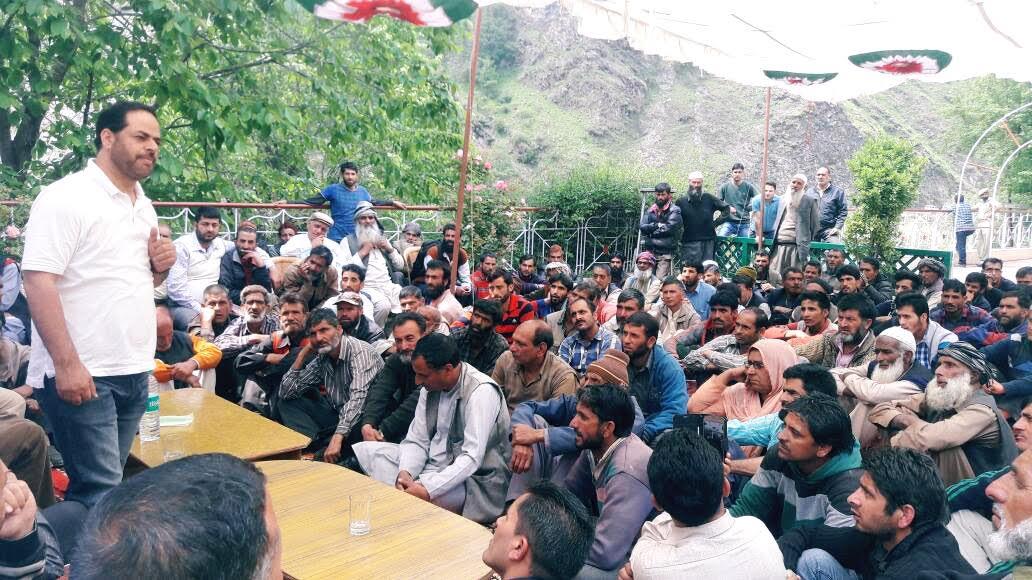 Vikar Rasool holds public darbar at Ukerhal